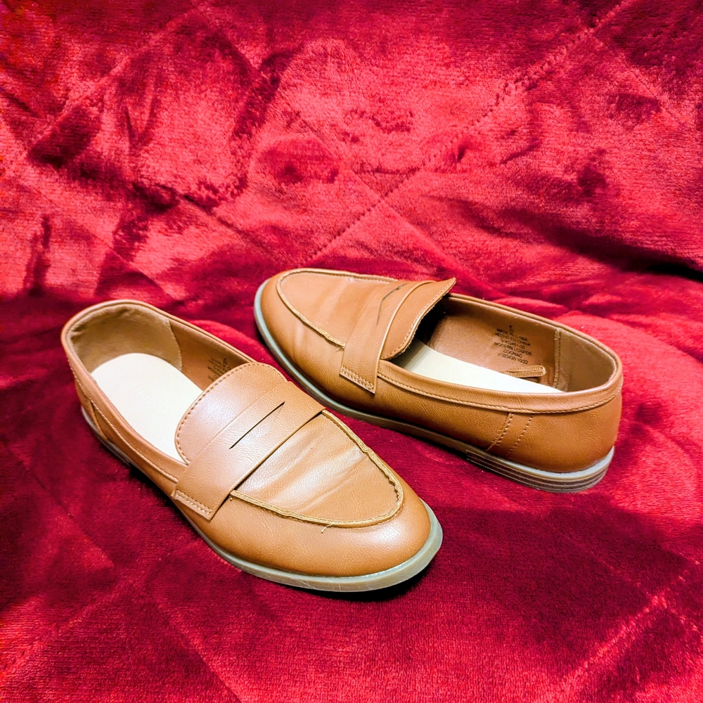 Old Navy Women's Tan Loafers